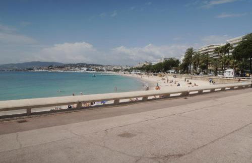 Luxury Family 2BR - Prime Location, Walk to Beach & Shopping, Sunny Balcony - By Totolulu Cannes Hoche - Foto 36