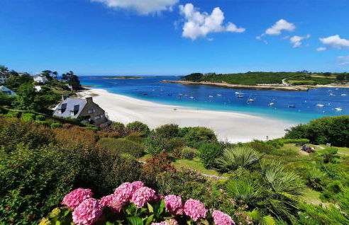 3 Bedroom Lovely Home In Saint-Pabu - Foto 1