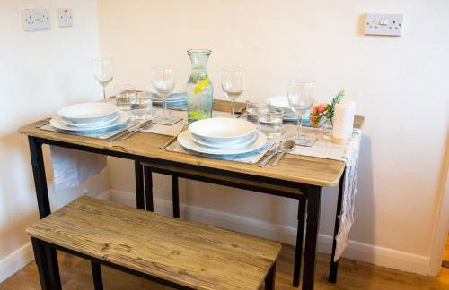 Adrian House, near Hospital, easy parking + garden - Foto 6