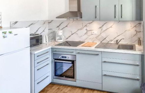 2 Bedroom Awesome Apartment In Antrain - Photo 6