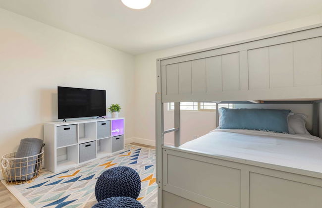 Desert Eden by Avantstay 6BR w/ Ensuite Backyard Oasis w/ Pool & Hot Tub! - Foto 10