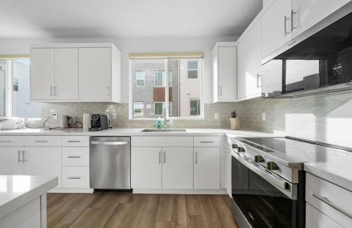 Central Santa Ana - Modern 4BR Home Near Disneyland - Foto 18