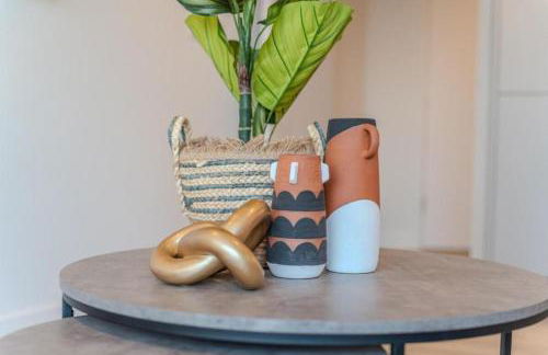 Luxuary 2BR Apt Sleeps 9, Wembley and Park Views - Photo 26