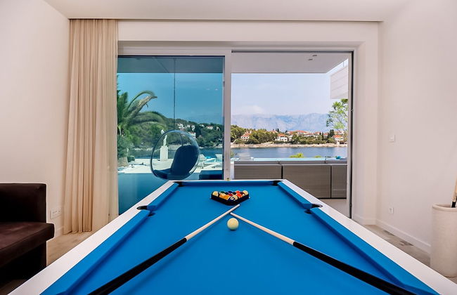 Beachfront Villa Seven Sins with Pool - Foto 35