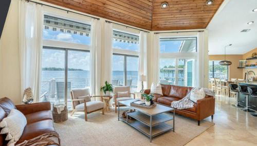 FEATURED ON HGTV'S MY LOTTERY DREAM HOME! Private dock, 15 minute boat ride to Crab Island, 20 minute drive to Destin, Pet Friendly - Foto 3