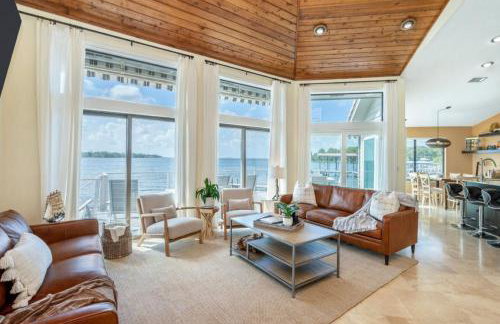 FEATURED ON HGTV'S MY LOTTERY DREAM HOME! Private dock, 15 minute boat ride to Crab Island, 20 minute drive to Destin, Pet Friendly - Foto 3