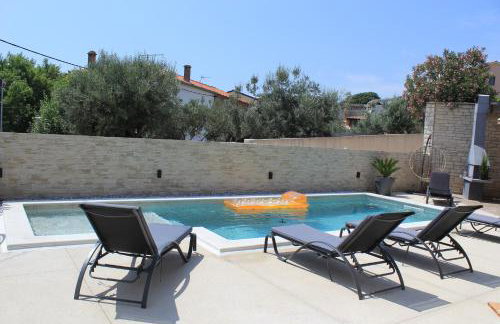 Apartments Mia with pool near Medulin - Photo 26