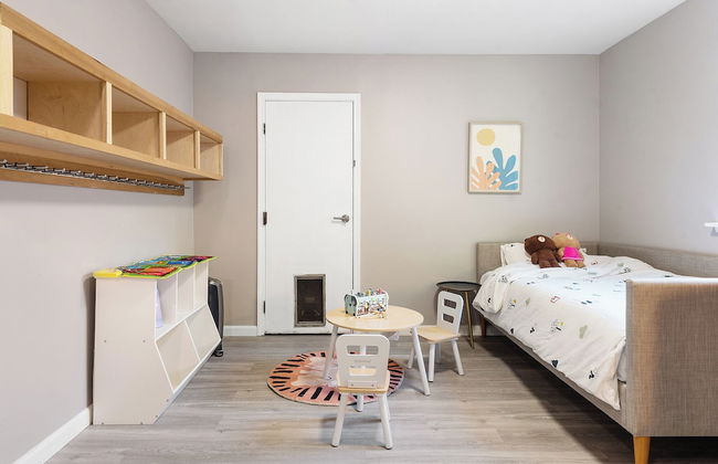 Cheerful Kirkland Home w/AC Big Yard, Walk to Beach - Photo 4