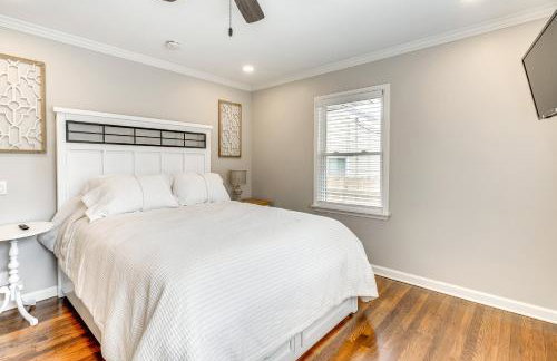 Screened Patio and Fire Pit Modern Westerville Home - Foto 13