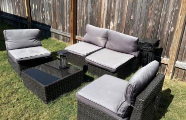 Cozy Stay with Pool Relax with Easy Access to Highway - Foto 60