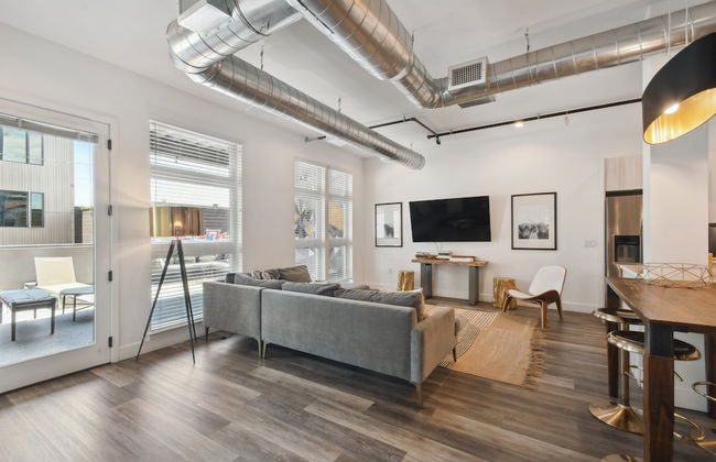 Cowboy Muse | RiNo Art Lofts - Foto 16