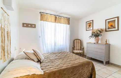 2 Bedroom Amazing Home In Noves - Foto 16