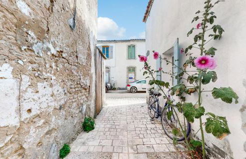 2 Bedroom Amazing Home In Ars-En-Ré - Foto 10