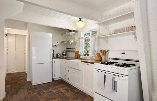 Scout's Lakehouse Retreat by Colby & Conrad - Foto 13