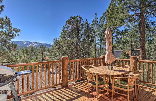 4 Mi to Snow Summit Cabin with Mtn Views and Decks - Foto 1