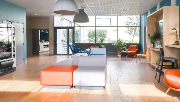 Coin salon dans le hall