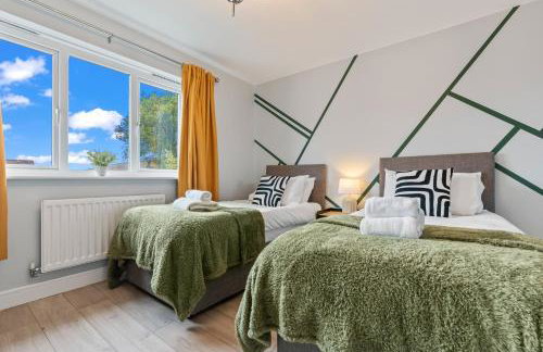 Charming House - Walking distance to Town Centre - Free Parking, Self-Check-In, Fast WiFi and Smart TV by Yoko Property - Photo 7