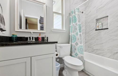 Modern Escape in Cedar Creek - Foto 13