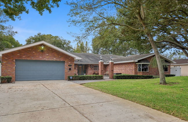 Golden Retreat: Expansive 6BR Home w Heated Pool ~ - Foto 26