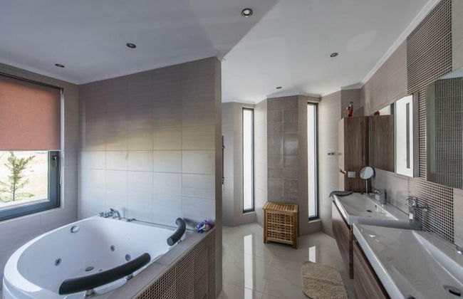 Jamila Villa in Kalathas - Photo 16