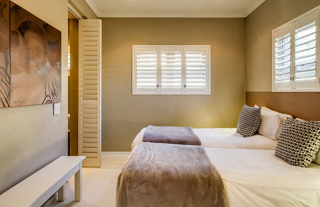 Secure Holiday Apartment w Private Pool Calico - Foto 32