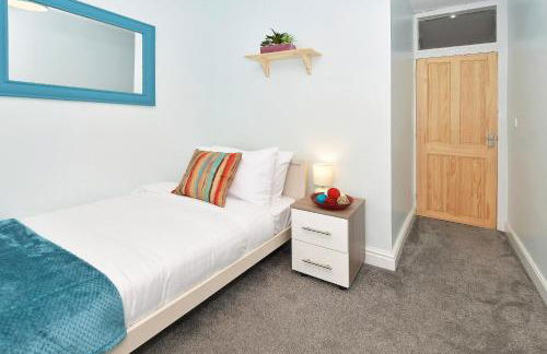 Somerville House by YourStays - 4 Bedroom House in Crewe - Photo 31