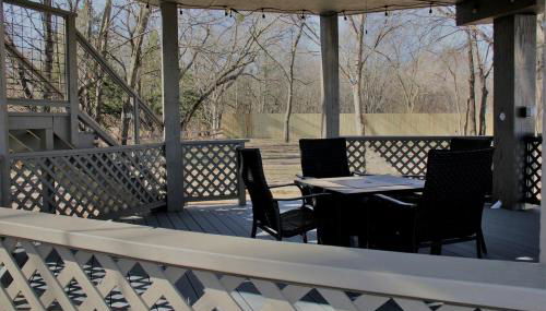 Luxury Tree House in Canton for the Best of Texas Glamping - Photo 5
