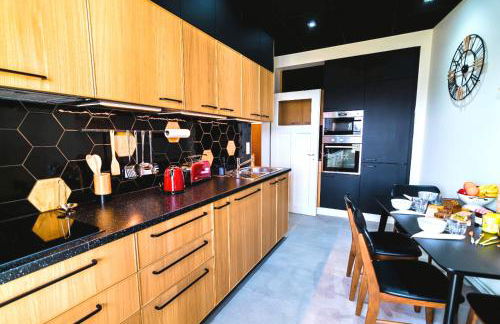 Bel AMI 02 - Turquoise & OR - Moderne Chic - Centre Ville - Accès Jardin - Clim - Wifi - Parking - Localisation idéale - Foto 9