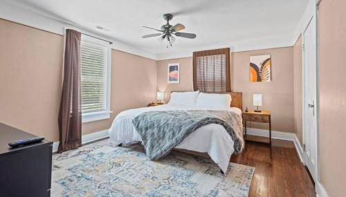 4 Bedroom House, sleeps 12, short walk to Main St! - Foto 4