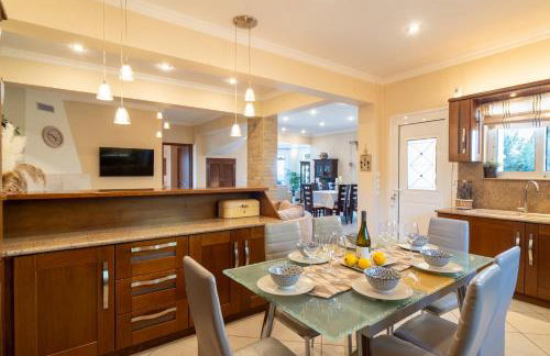 Kondarini Sea View Villa, Just 290m from the beach, by ZanteWize - Foto 29