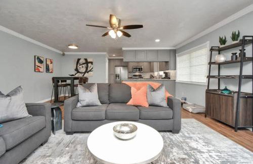 Backyard Oasis-Pool & Grill-Heart of Friendswood - Foto 13