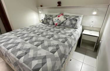 No Atalaia, Fort Poseidon rua do Atalho a 700 metros da praia do Atalaia, apartamento novo decorado, varanda, sala de estar e jantar, 02 suítes, 03 banheiros, lavanderia, cozinha, piscina, churrasqueira, salão de jogos, vista parcial das dunas e mar - Photo 33