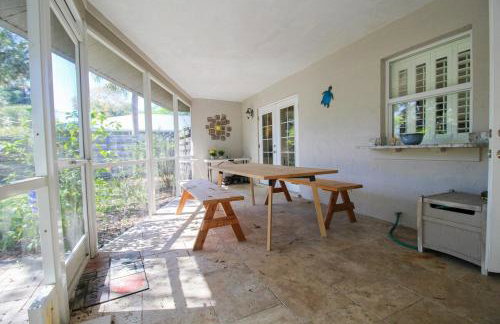 Charming 2 BR home minutes from Siesta Key beaches - Destination Paradise - Foto 5