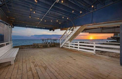 Malibu Beachfront Home with Rock Spa Ocean Views & Huge Deck - Foto 19