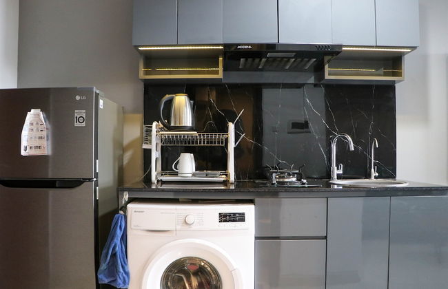 Beautiful Pool View Homey Spacious Studio At West Vista Apartment - Foto 6