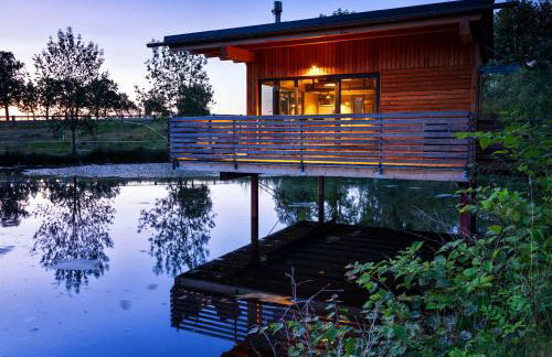 TinyHousebeiDresden mit Faßsauna Über dem Wasser schwebendes winziges Häuschen Nähe Dresden Sächsische Schweiz - Foto 2