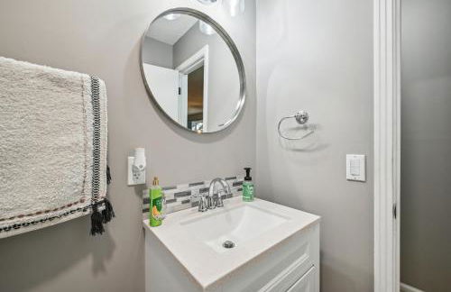 Vine Grove Home with Deck, 4 Mi to Saunders Springs! - Foto 13