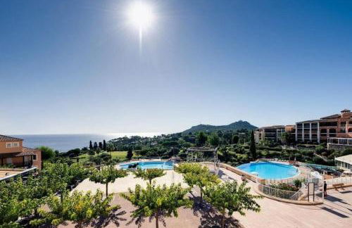 Cap One, au cœur de Cap Esterel VUE MER & PISCINES - Accès piscines et parking couvert inclus - Foto 44