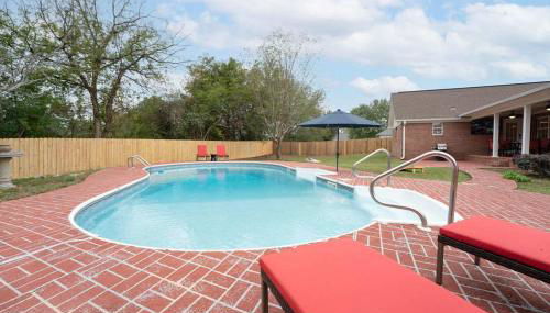 15 Min to UA Private Heated Pool Huge Yard Luxe Master - Foto 4