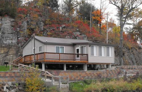 Dockside Retreat- Renovations & upgrades coming! - Foto 1