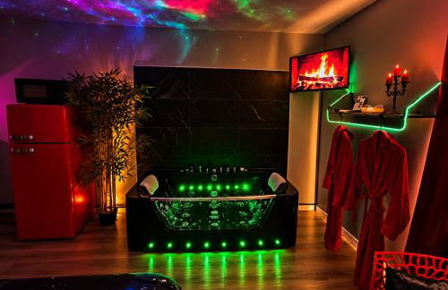 Une Nuit Magique à Deux à Biscarrosse Plage Suite avec Sauna Privatif Baignoire Balnéo Lumières d'Ambiance & Détente près de l'Océan - Foto 4