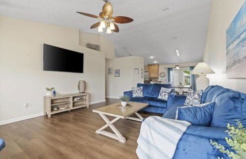 Escape to Paradise w Saltwater Pool 25 Min to PCB - Foto 6