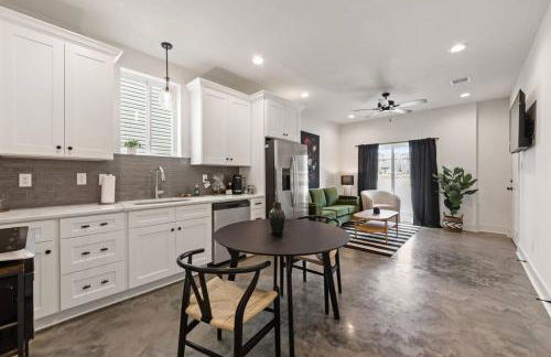 Teche House KING Bed Luxury Getaway Fast WiFi - Foto 17