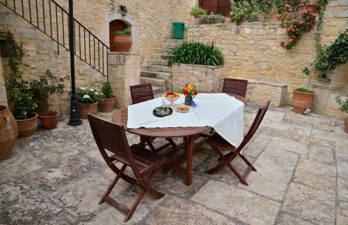 Allaria Villa Traditional Villa - Photo 31