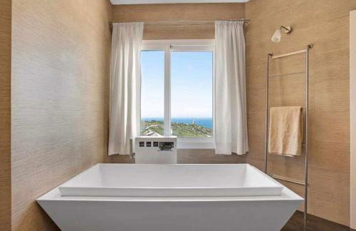 LUJOSA VILLA PISCINA 25 METROS SUIT 60m2 SPA SAUNA - Foto 26