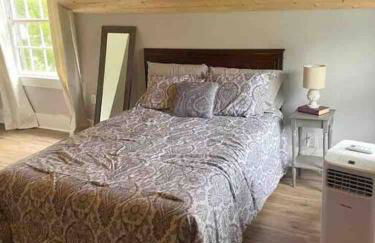 Farmhouse with game room, fire pit and creek - Foto 16