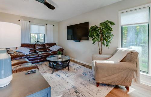 Lakefront Retreat with Views and Decks and Fire Pit - Foto 9