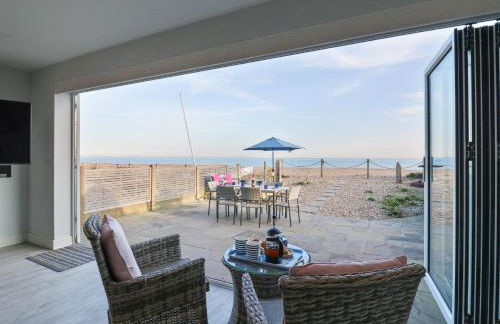 Bucket and Spades- Right on the Beach - Foto 25