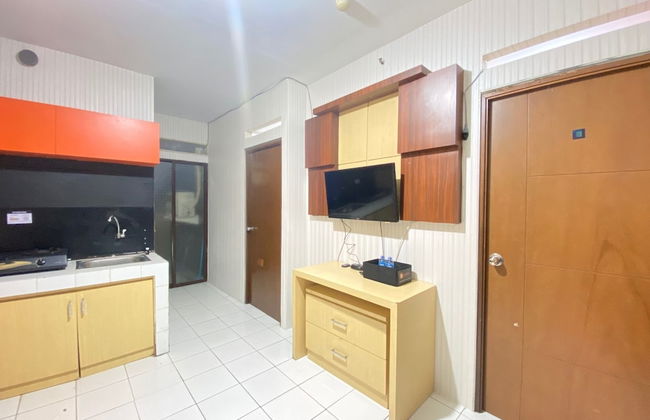 Stylish & Strategic 2BR at Gateway Ahmad Yani Cicadas Apartment near Mall - Photo 7