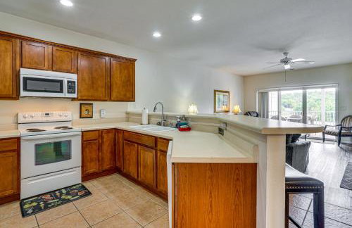 Lakefront Osage Beach Condo: Dock Your Boat Here! - Foto 10